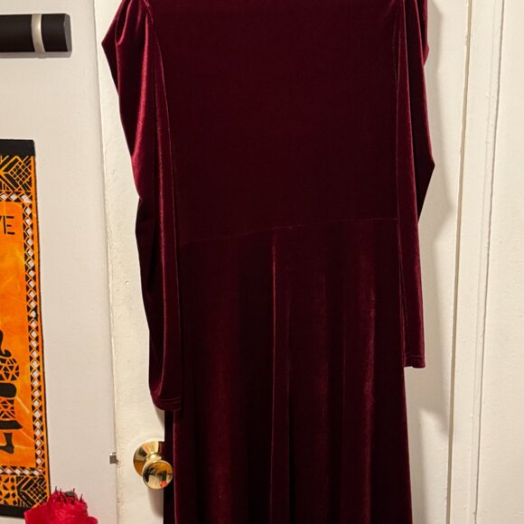 Plus Sizee Wine Red Velvet Dress - Picture 3 of 3